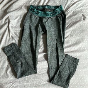 Gym shark leggings